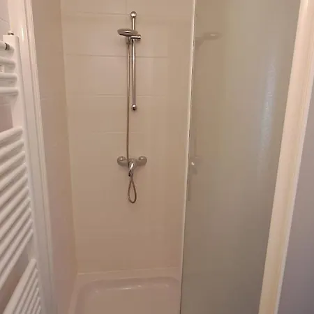 1-slaapkamer - Vlak Bij - Parkeerplaats Inclusief Apartment