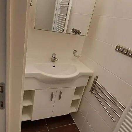 1-slaapkamer - Vlak Bij - Parkeerplaats Inclusief Apartment *